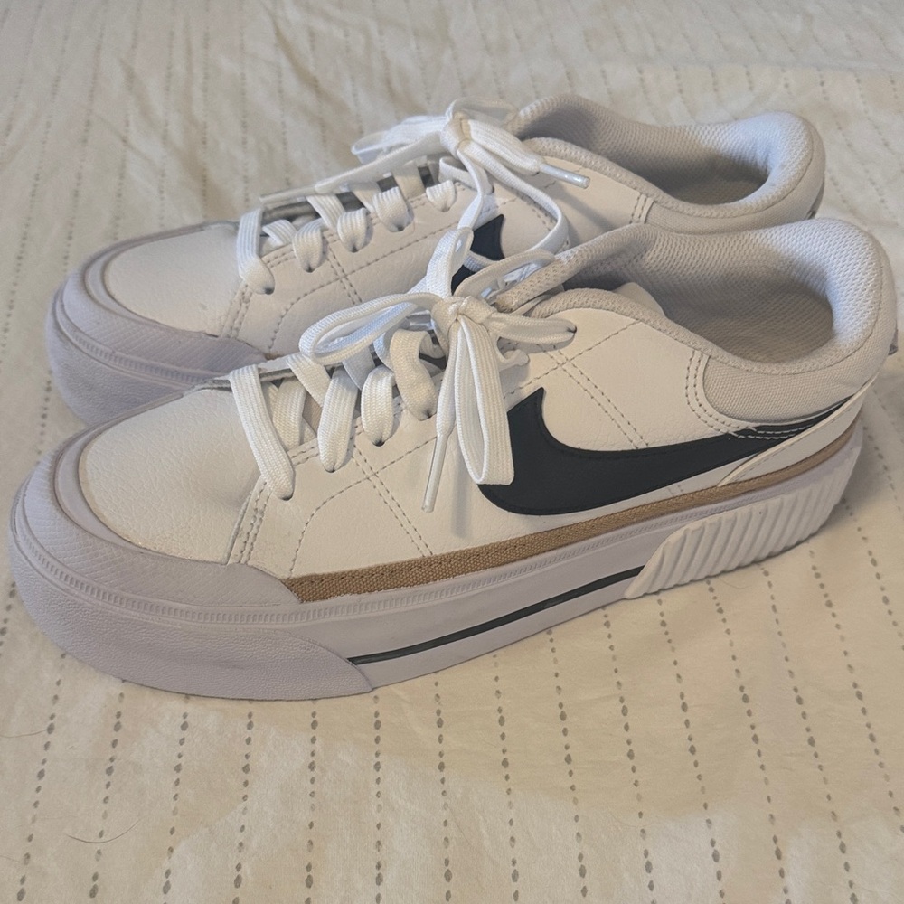 Nike Women's Sneakers - White and Black